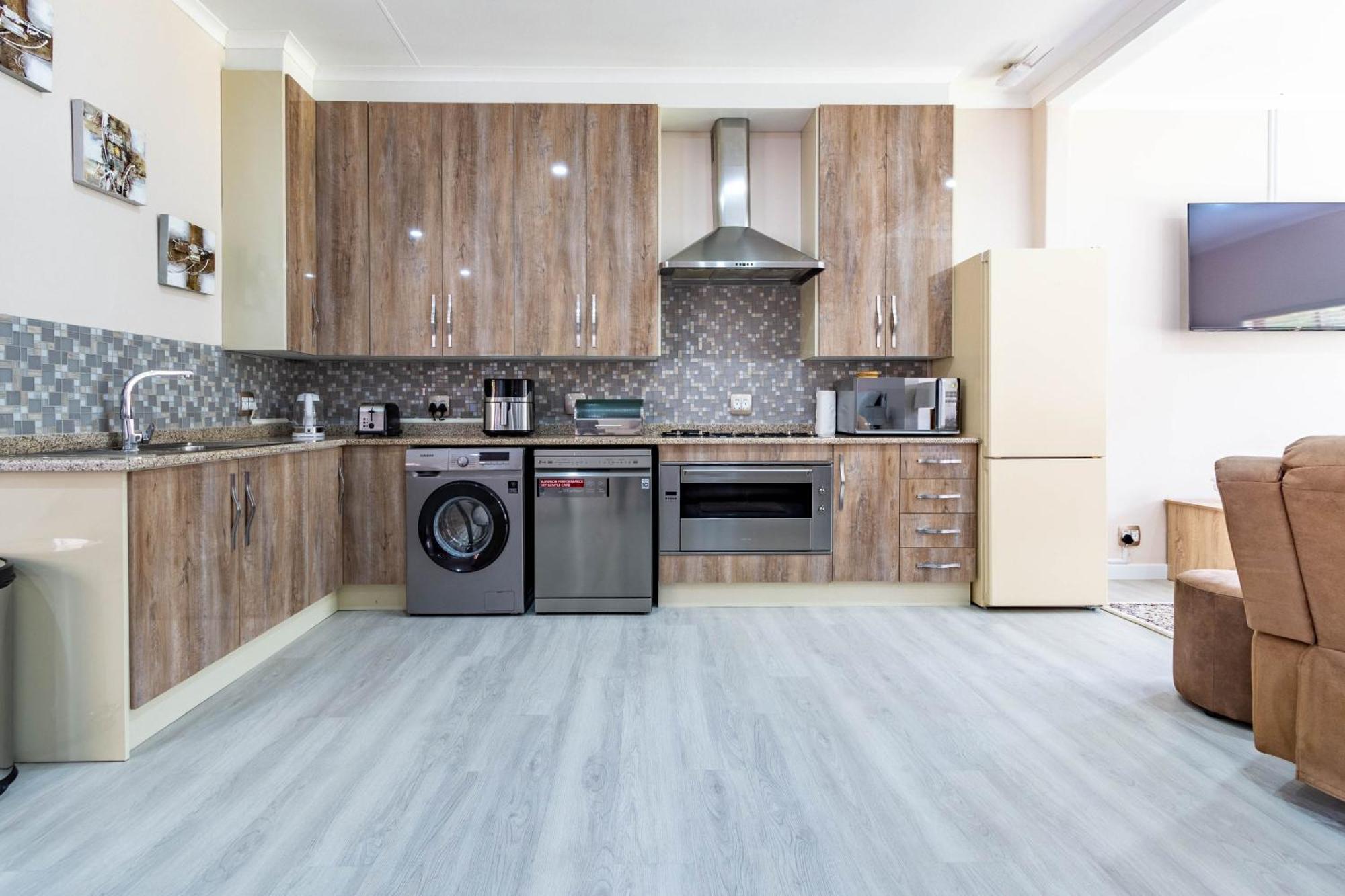 Rsa Lodge Беноні Екстер'єр фото