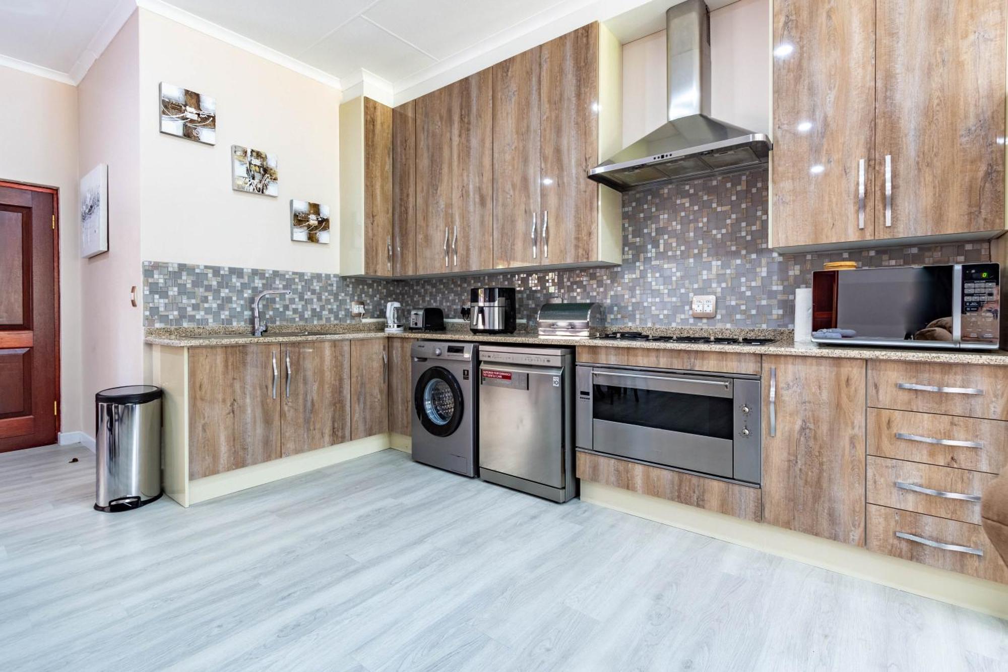 Rsa Lodge Беноні Екстер'єр фото