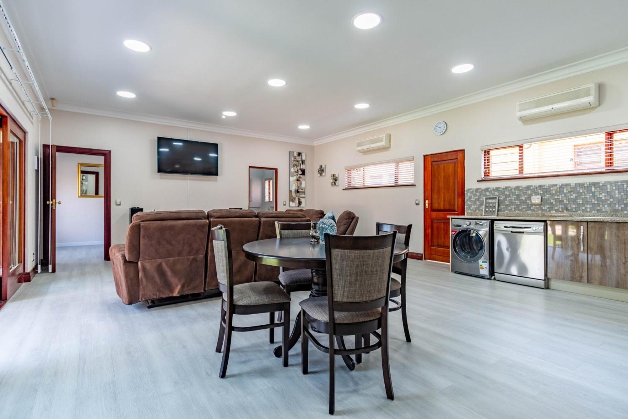 Rsa Lodge Беноні Екстер'єр фото
