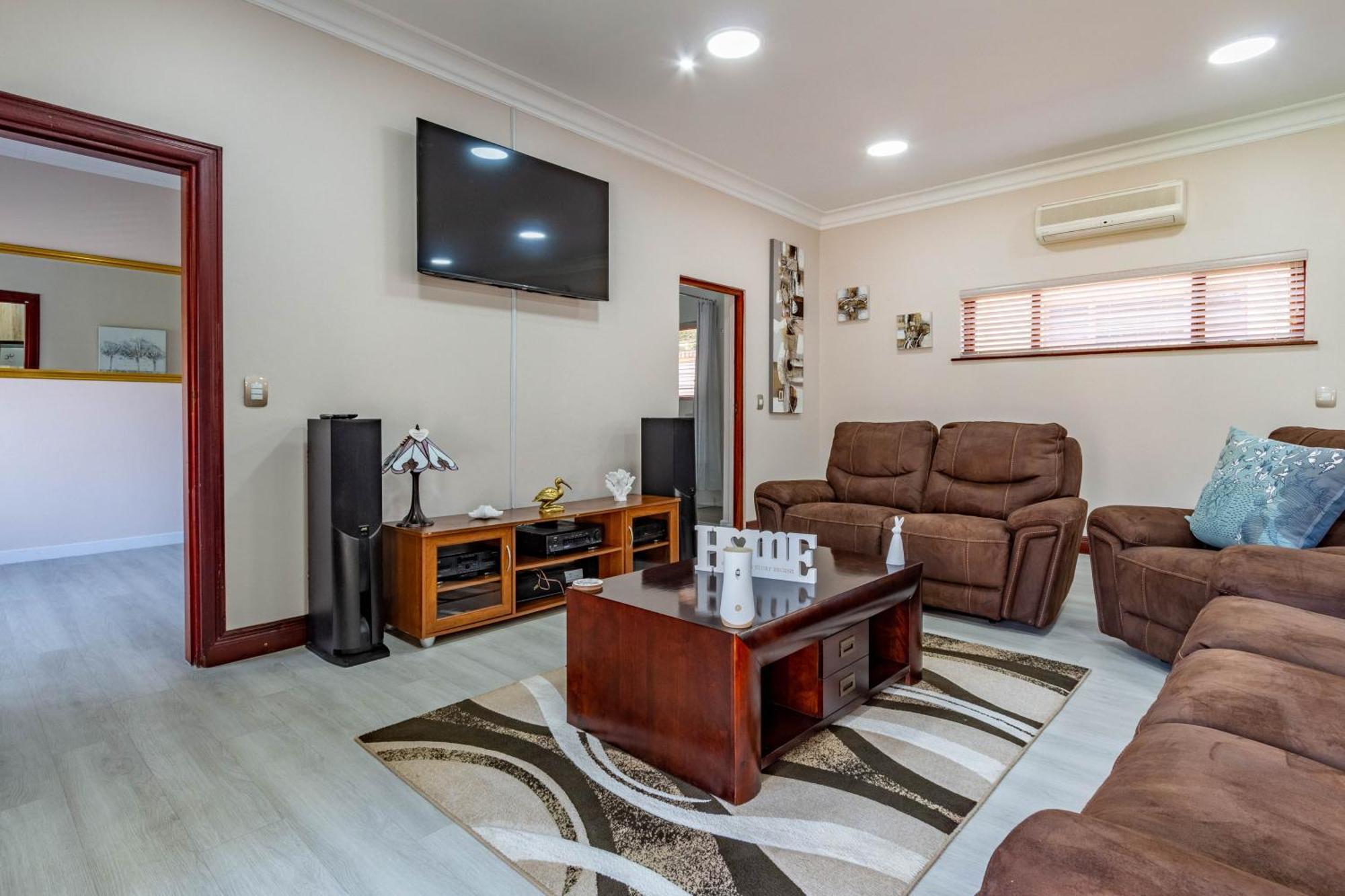 Rsa Lodge Беноні Екстер'єр фото