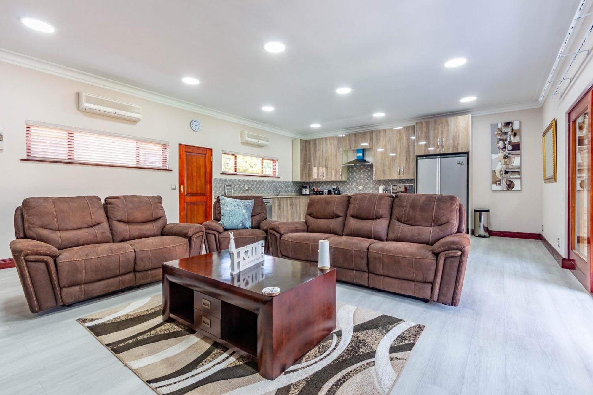 Rsa Lodge Беноні Екстер'єр фото